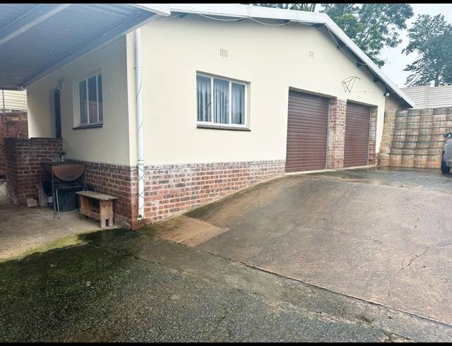 3 BEDROOM FREESTANDING FOR SALE IN WOODLANDS